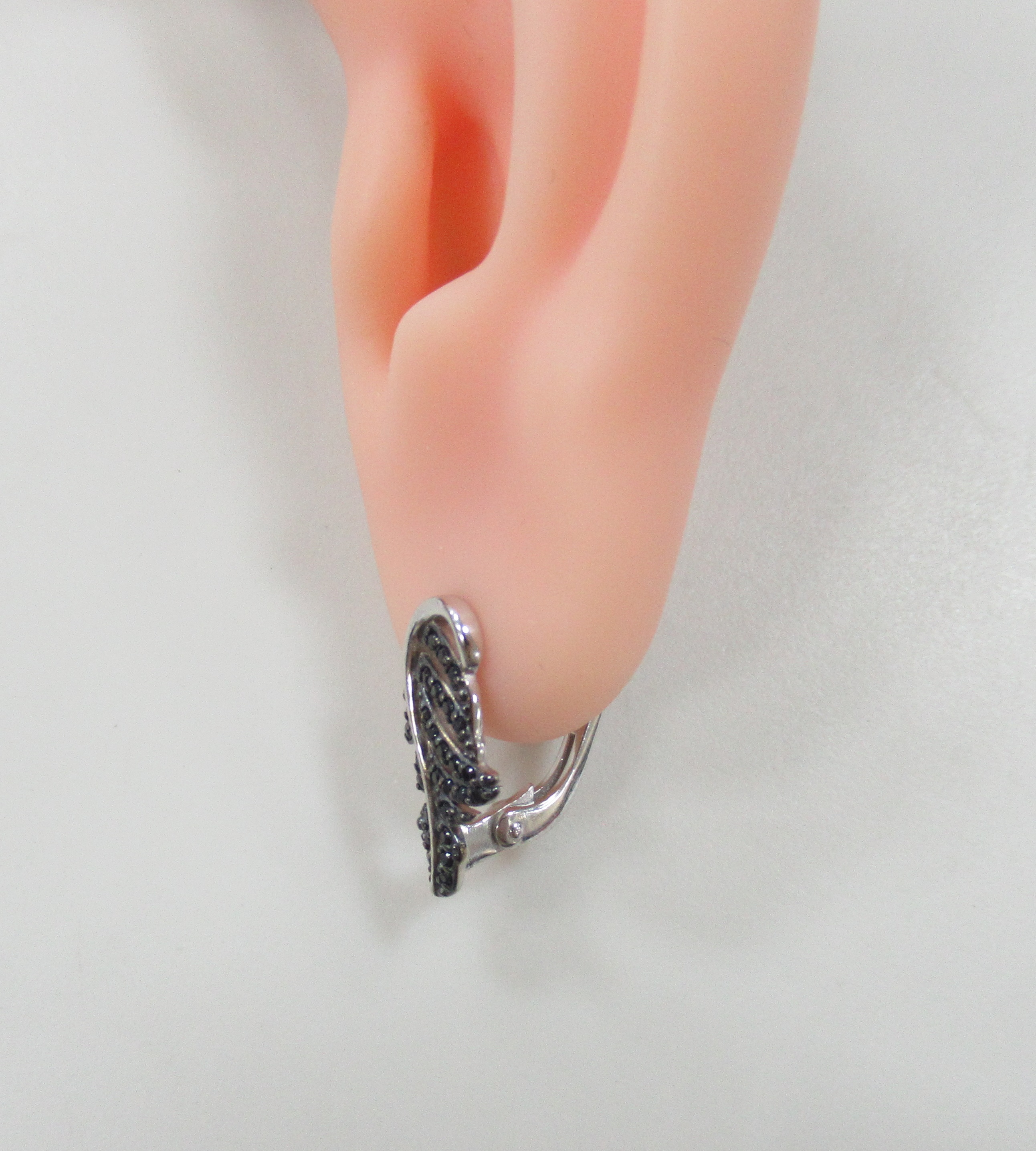 Серебряные серьги со шпинелью "Перо"